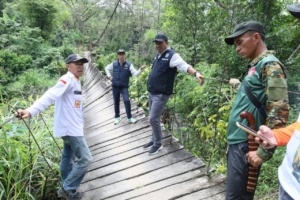 Bupati Abusama Turun Langsung Tinjau Jembatan Gantung Putus di Kecamatan Kisam Ilir Kabupaten Oku Selatan