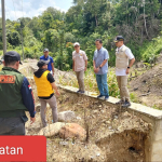 Sekda Oku Selatan Turun Langsung Tinjau Jalan Amblas di Kecamatan Mekakau Ilir