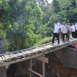 Bupati Abusama Tinjau Langsung Kondisi Jembatan Ambruk di Kecamatan Mekakau Ilir Kabupaten Oku Selatan